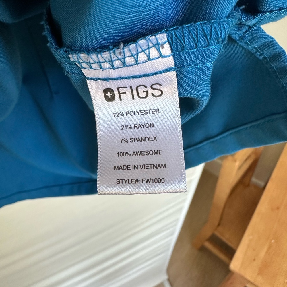 Figs Catarina One Pocket Scrub Top in Alps Blue - Picture 5 of 5